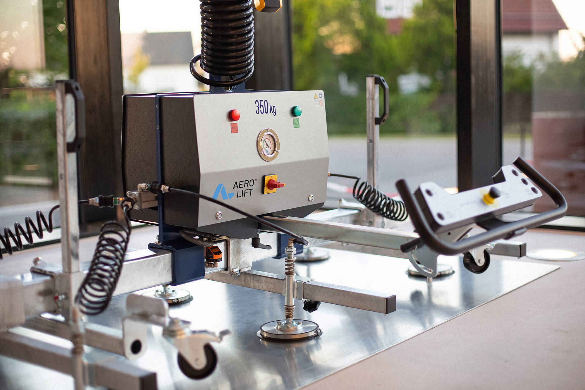 foto anwendung aero advance blech kunststoff vakuumhebegeraet 2